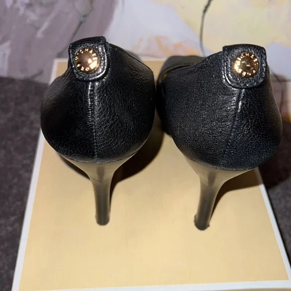 🔥🔥🔥MICHAEL KORS HEELS 👠 - Picture 6 of 9
